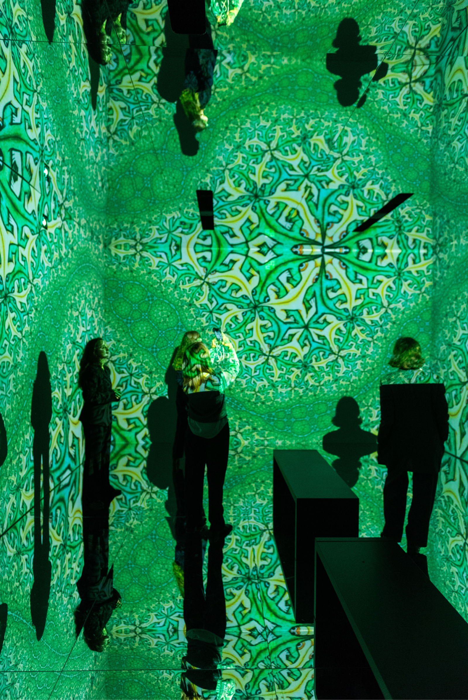 Green kaleidoscopic tessellation filling the infinity room